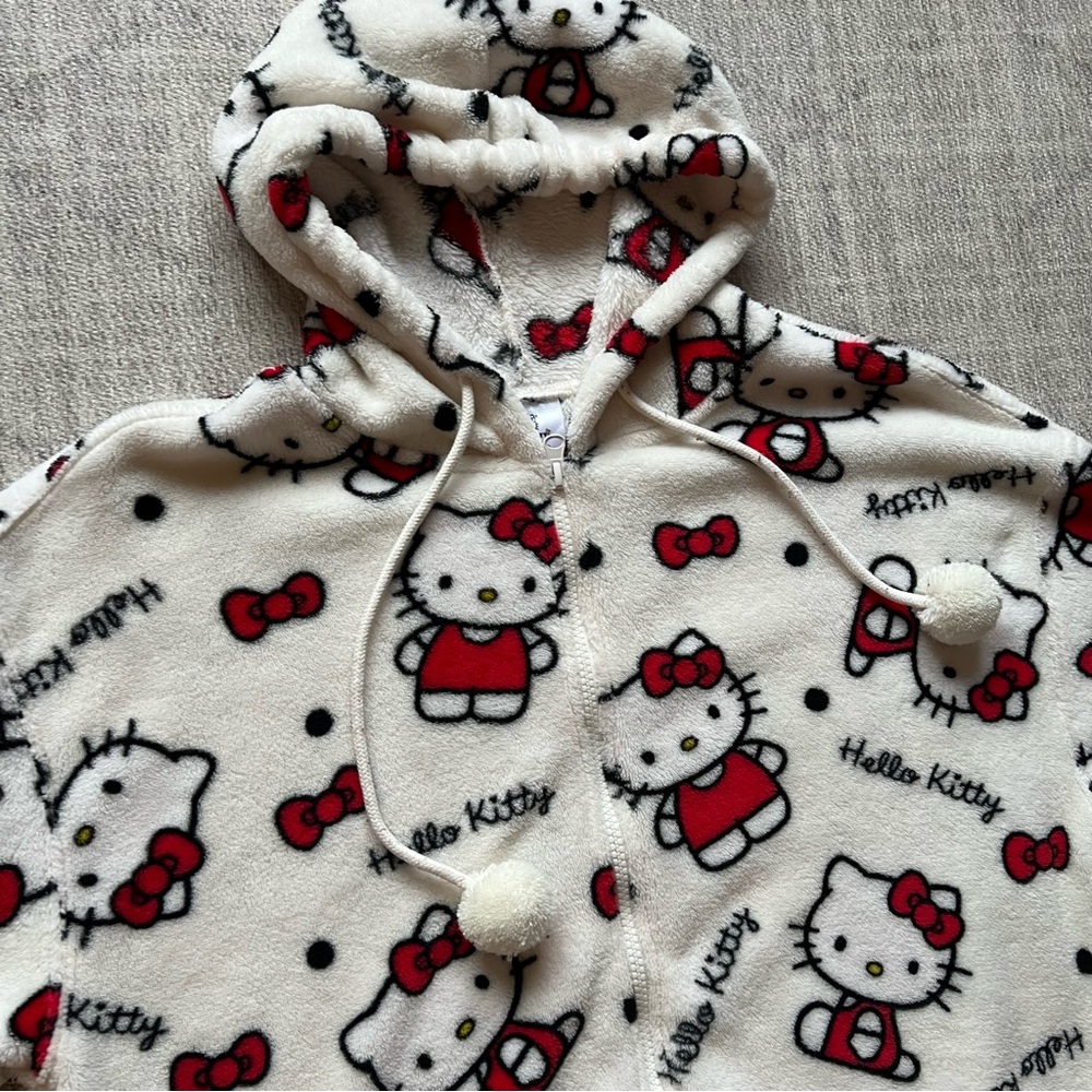 Sanrio Hello Kitty Women’s Red/White Pullover Crop Fleece Hoodie LARGE - Picture 2 of 10
